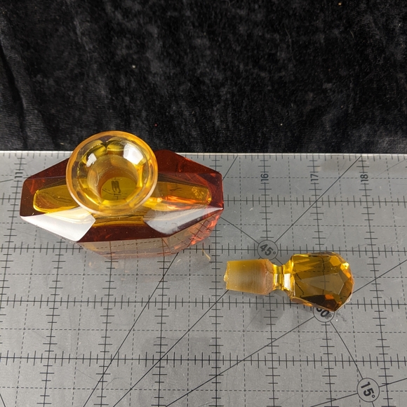 Vintage amber glass Perfume bottle & ground glass stopper - Picture 5 of 6